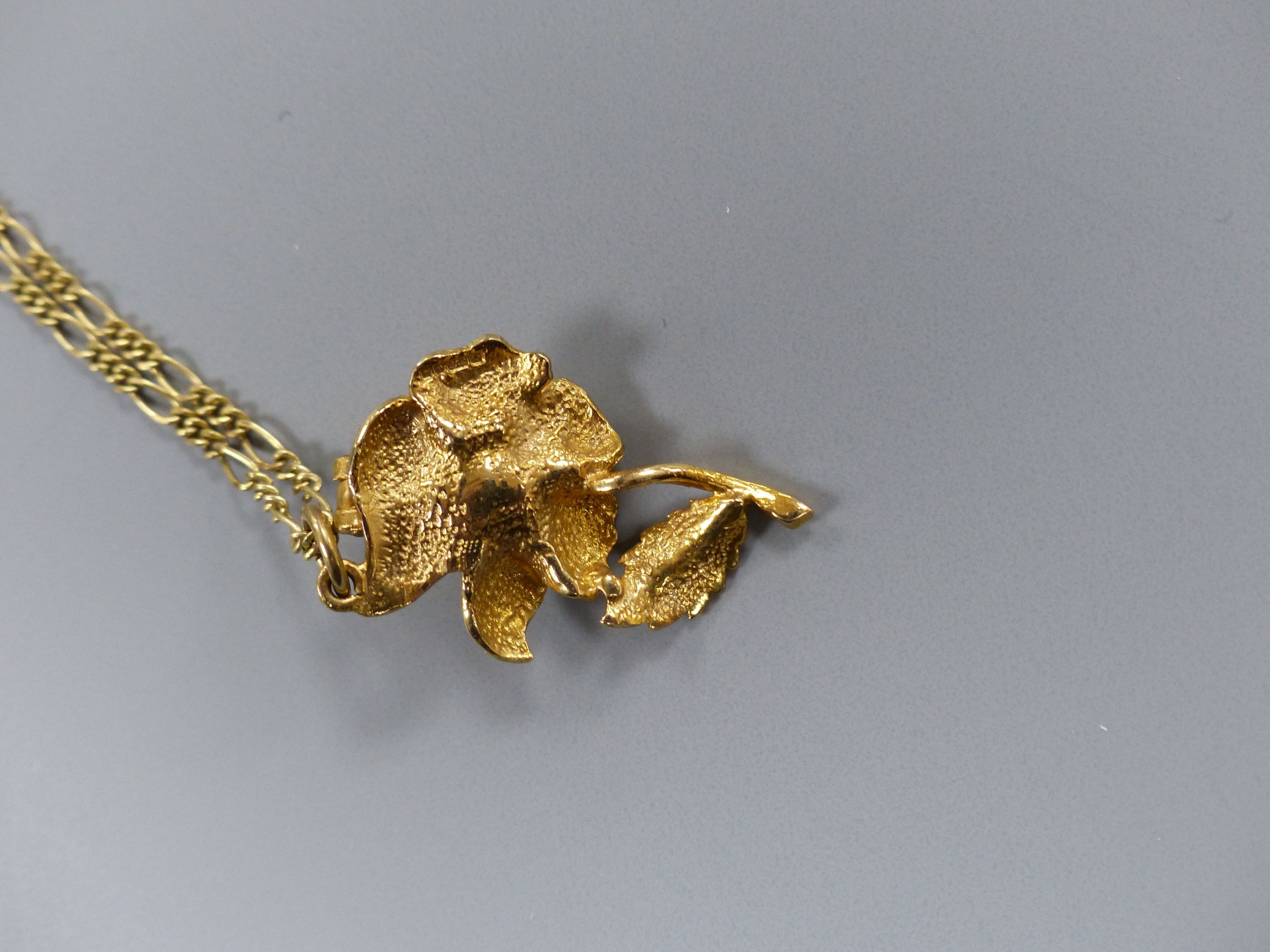 A modern 9ct gold rose pendant, 30mm, on a 9ct gold chain, 43cm,